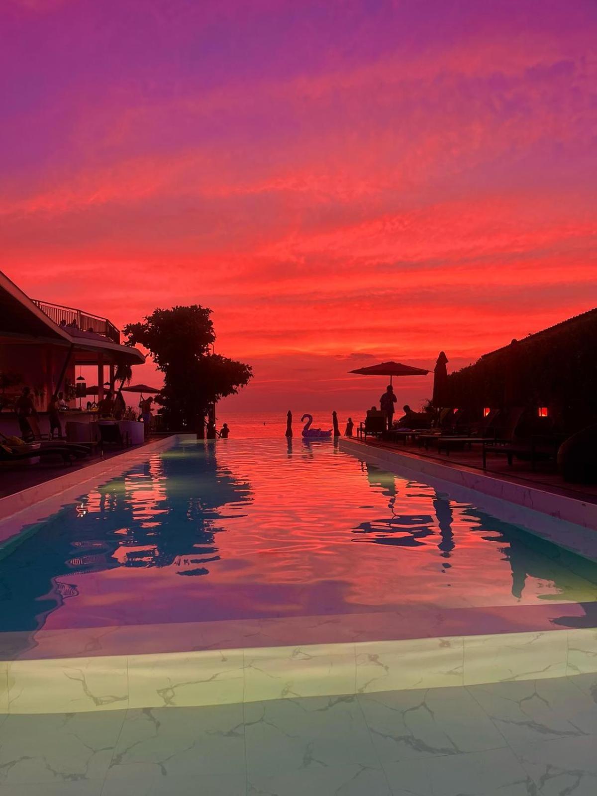 Sunset Club