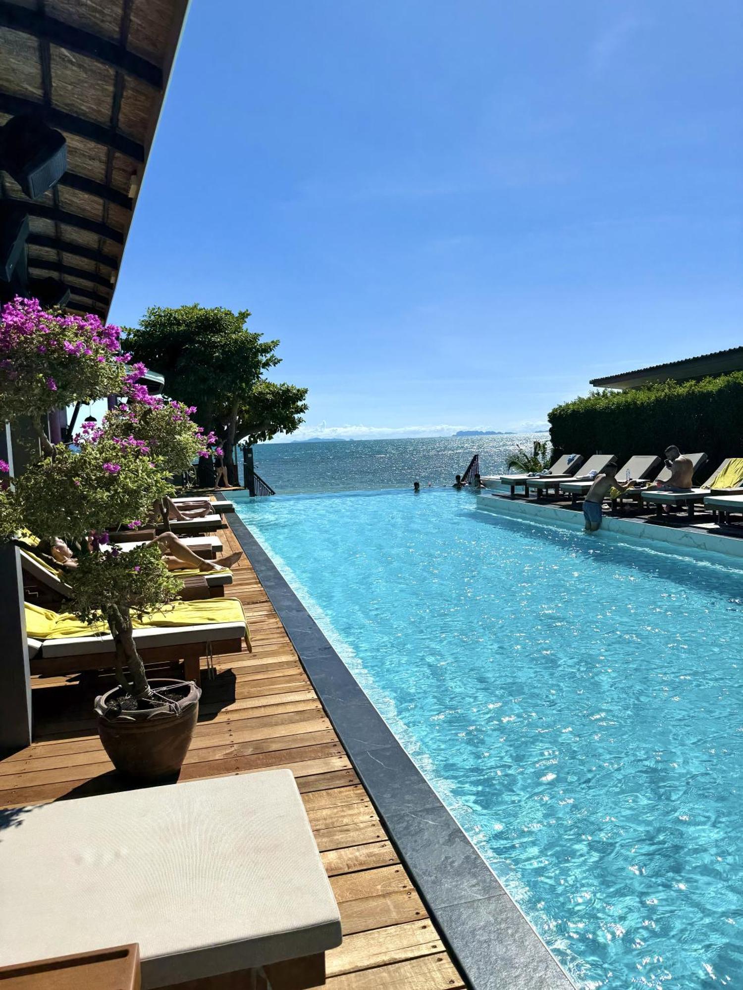 Sunset Beach Club & Spa Resort